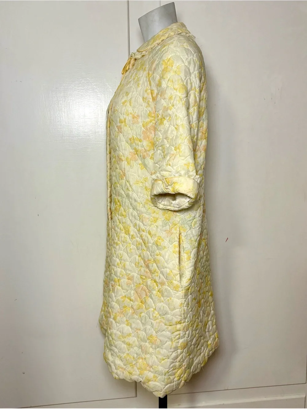 Vintage 50s Barbizon Floral Satin Lace Trim Quilted Robe Housecoat